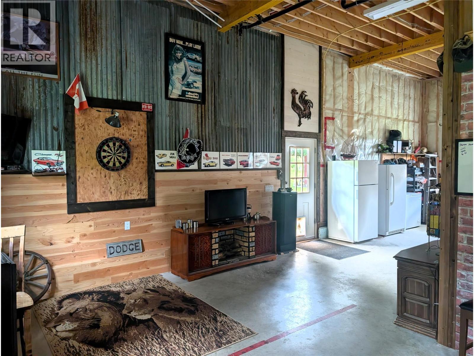 10017 6 Highway, Edgewood