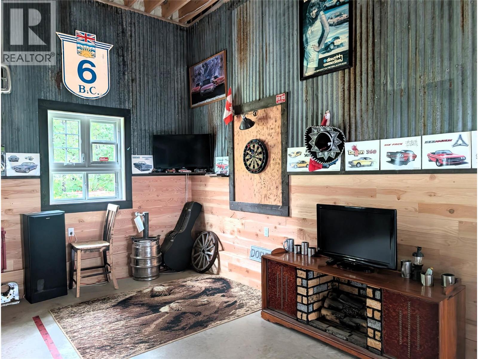 10017 6 Highway, Edgewood