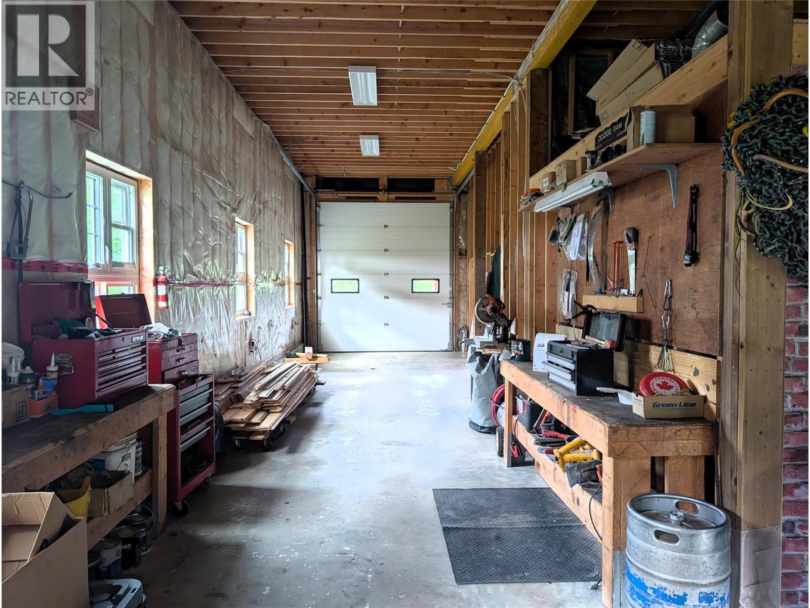 10017 6 Highway, Edgewood