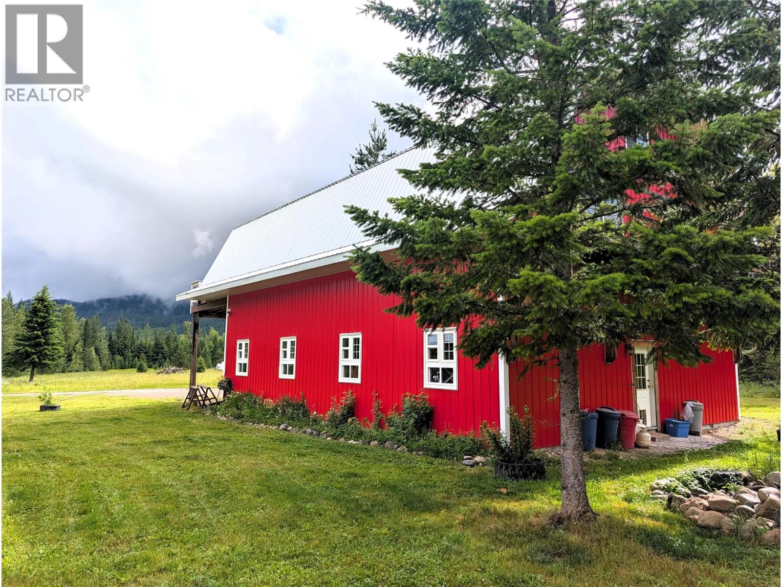 10017 6 Highway, Edgewood