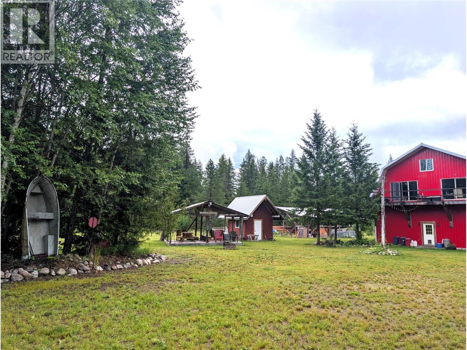 10017 6 Highway, Edgewood