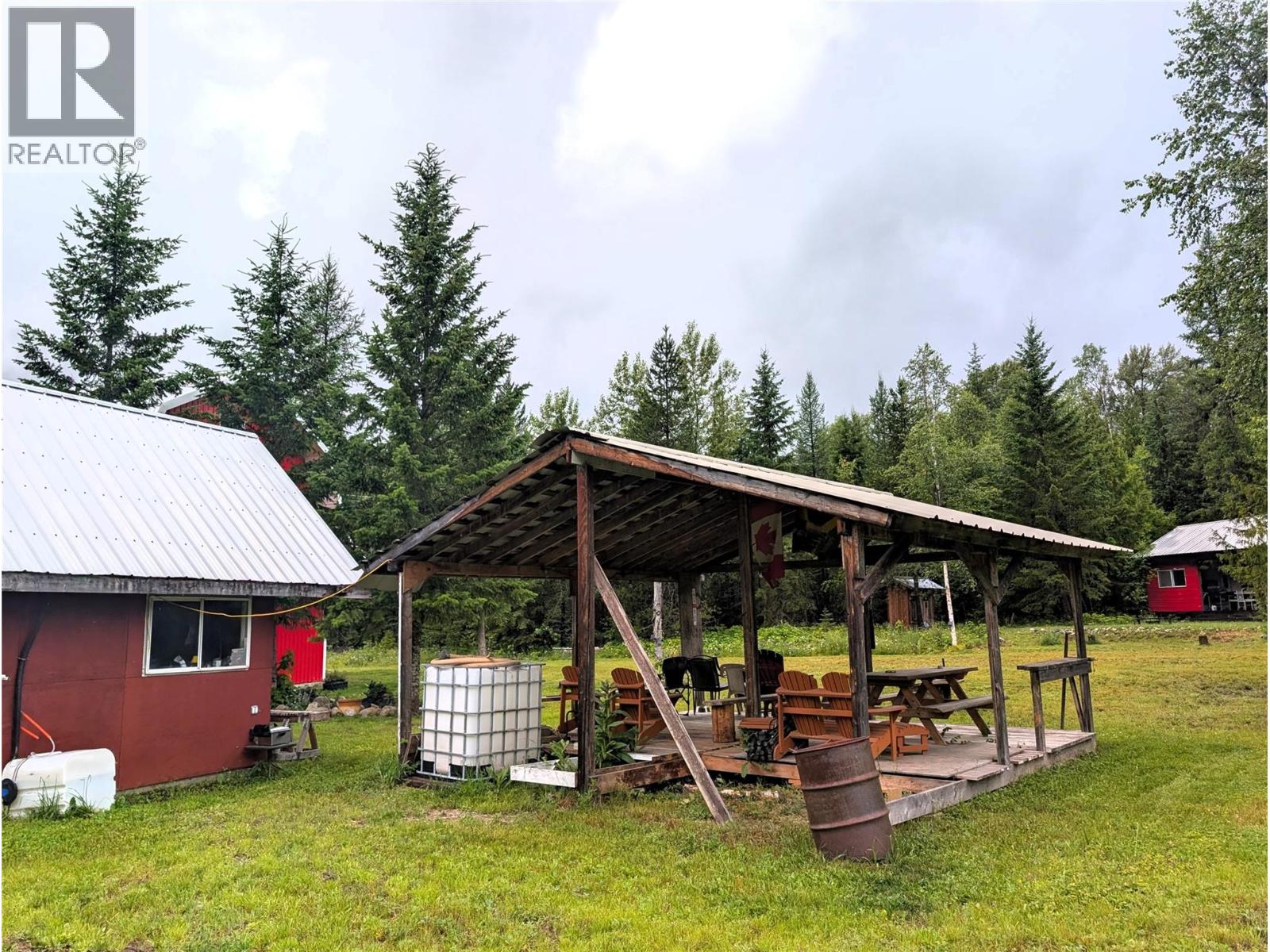 10017 6 Highway, Edgewood