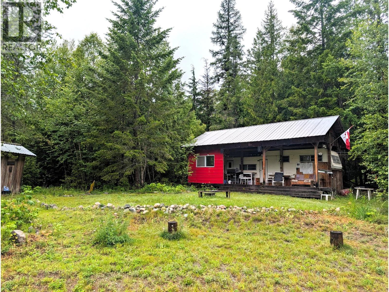 10017 6 Highway, Edgewood