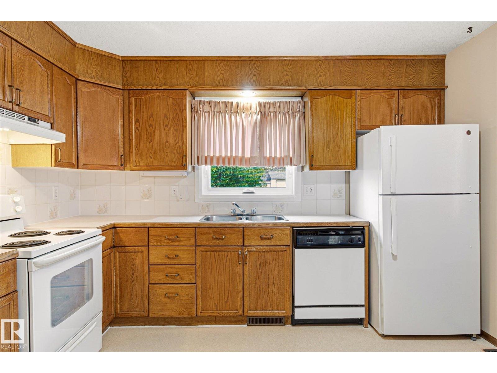244 NORTHMOUNT DR - 10