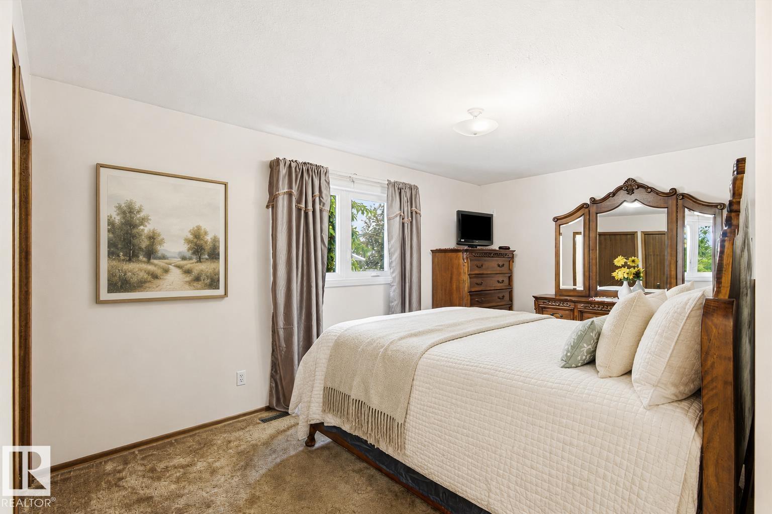 244 NORTHMOUNT DR - 13