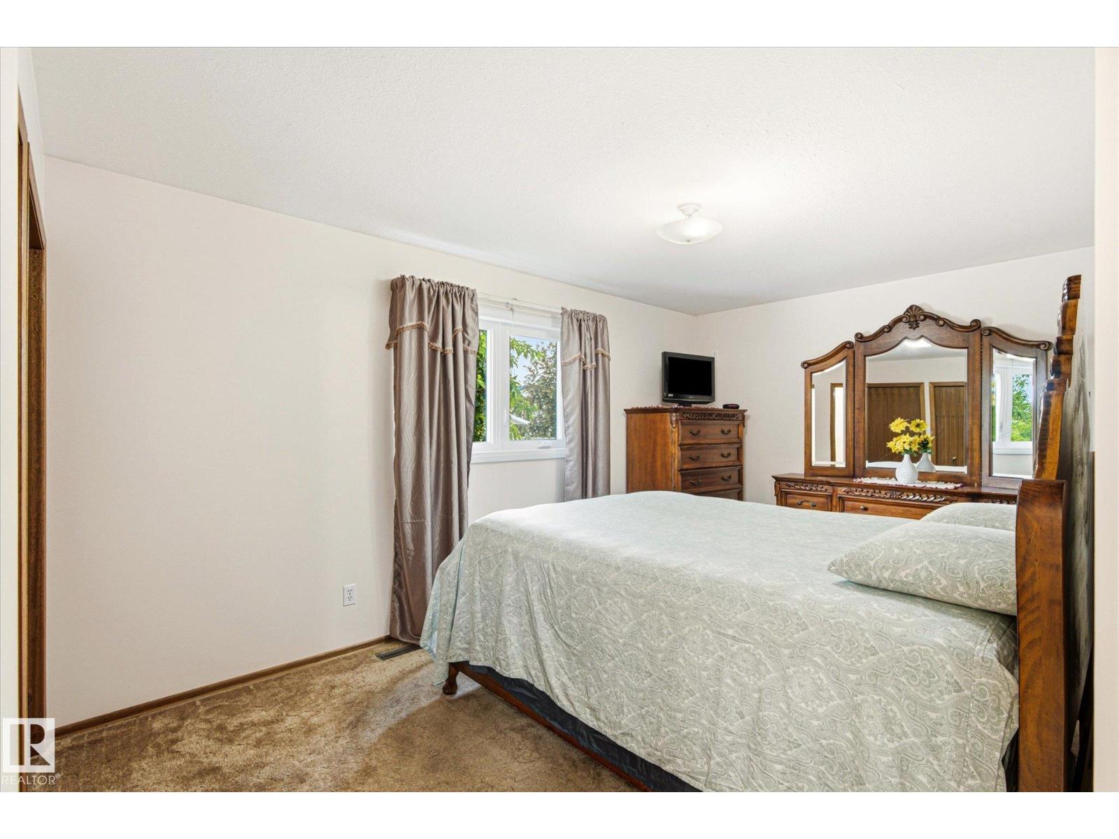 244 NORTHMOUNT DR - 14