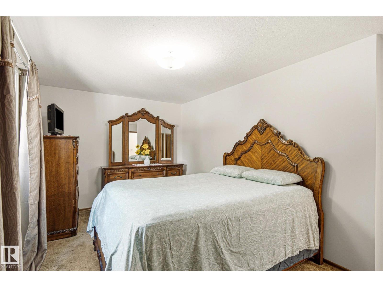 244 NORTHMOUNT DR - 16