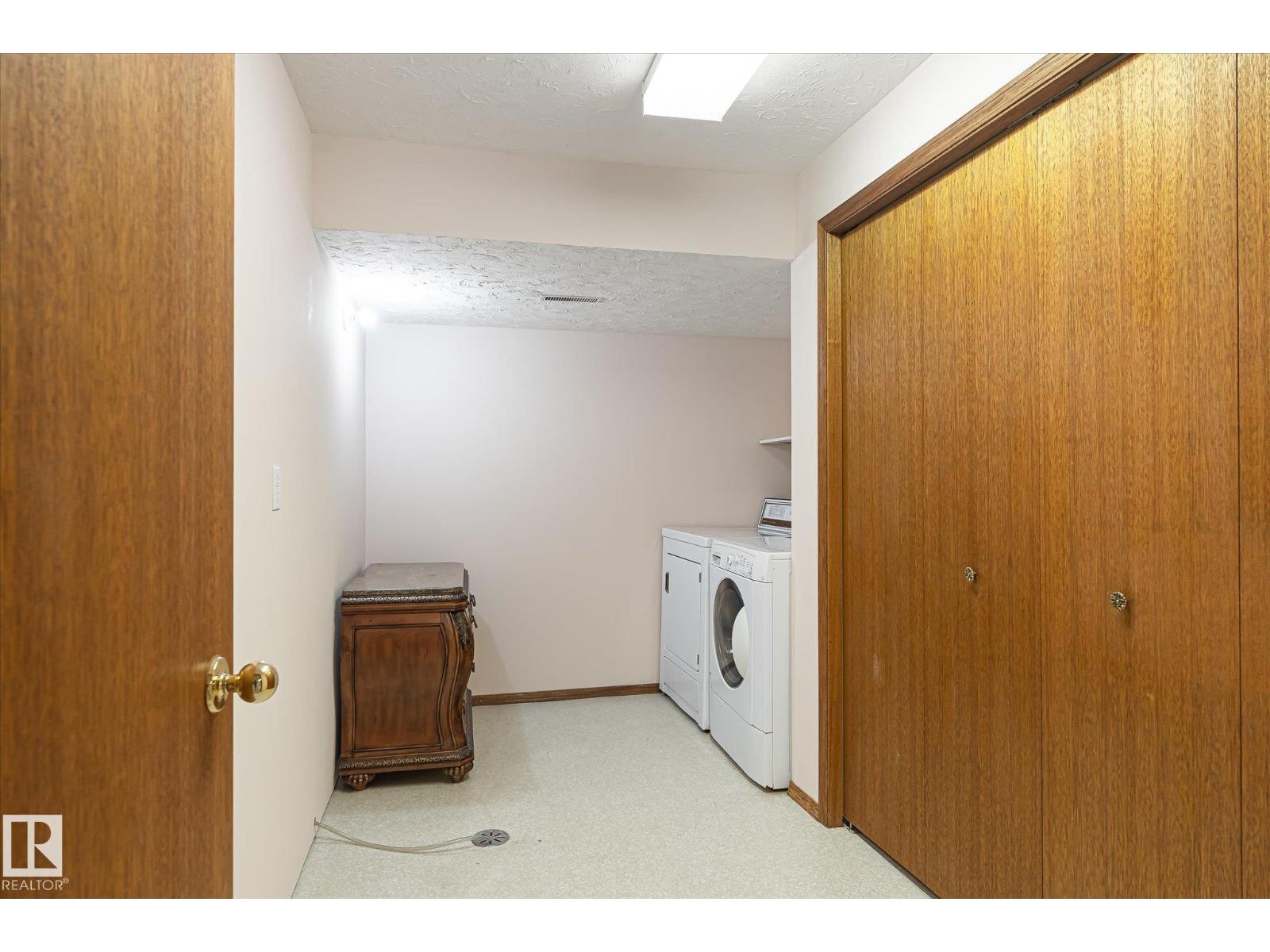 244 NORTHMOUNT DR - 33