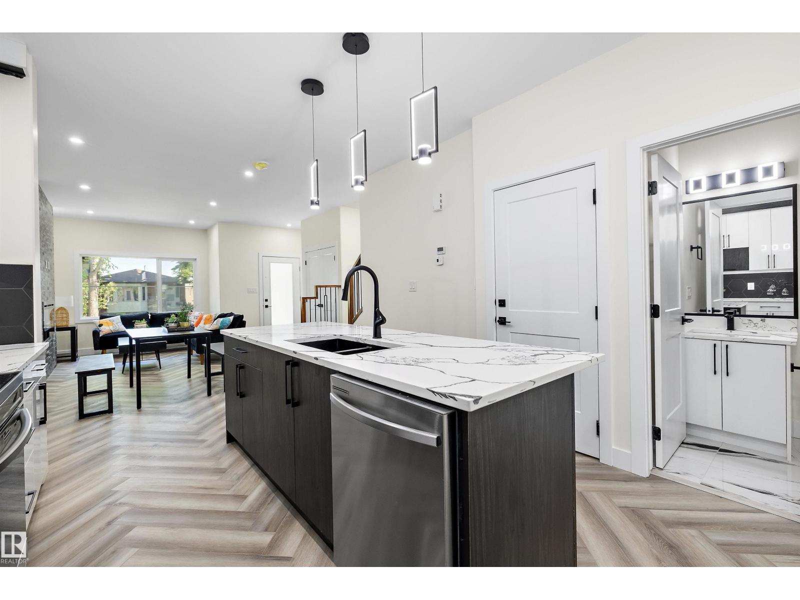 8319 81 AV NW NW - 14