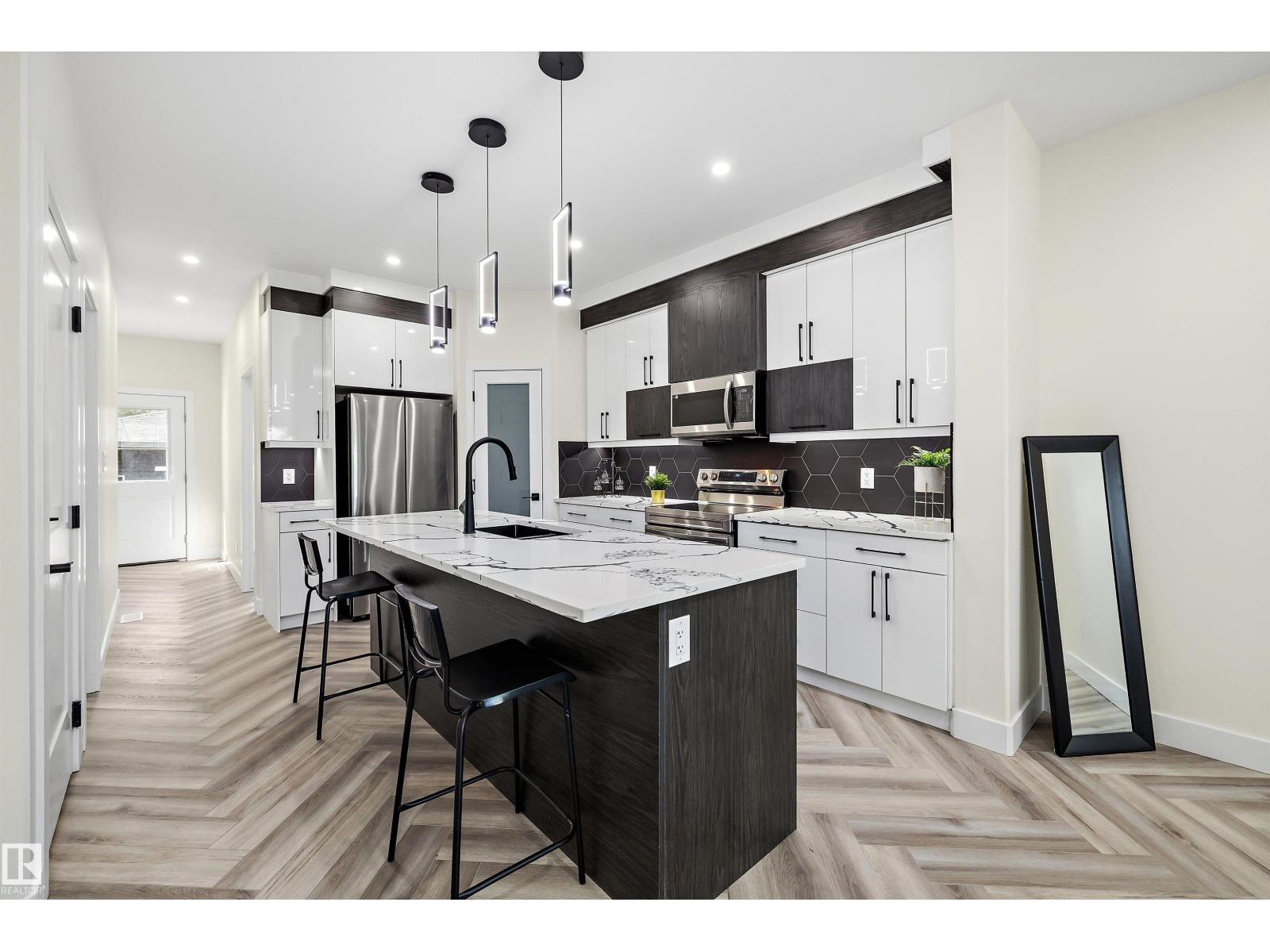 8319 81 AV NW NW - 15