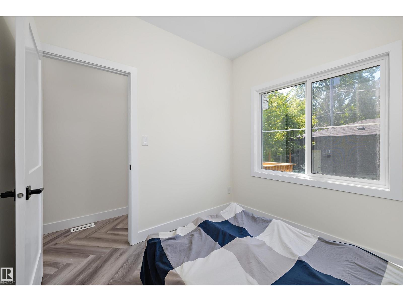 8319 81 AV NW NW - 18