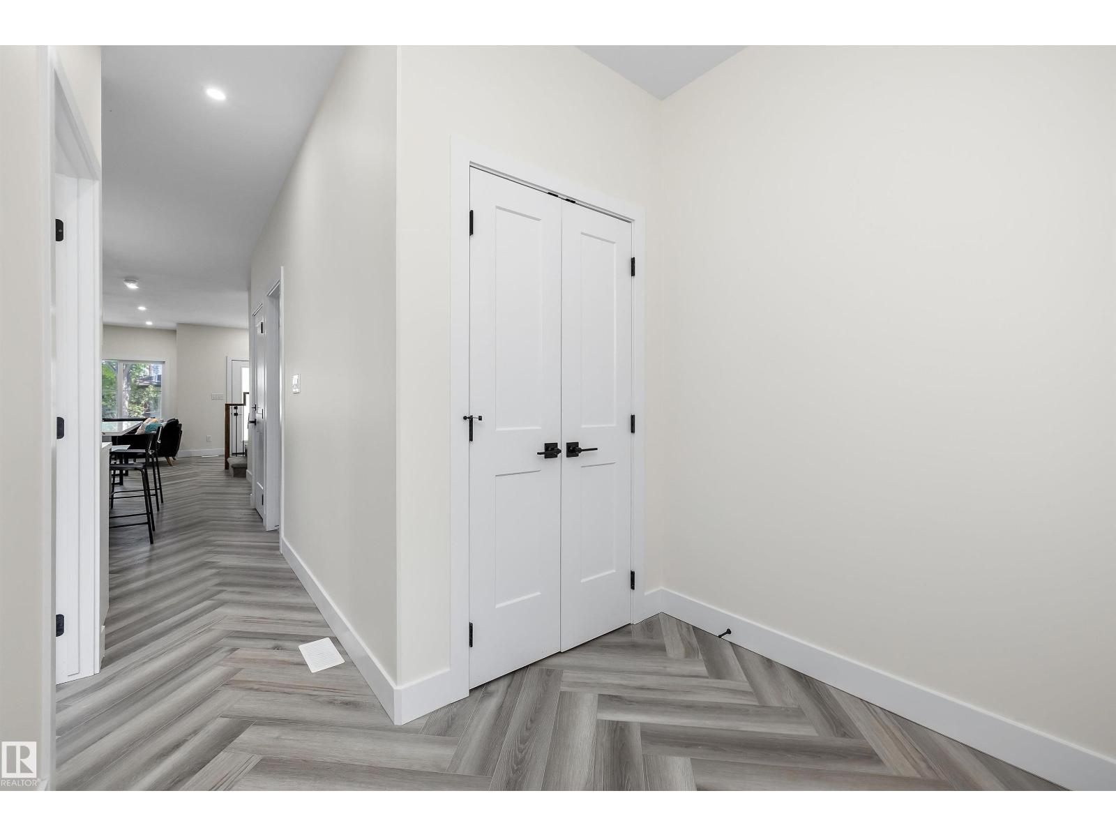 8319 81 AV NW NW - 20