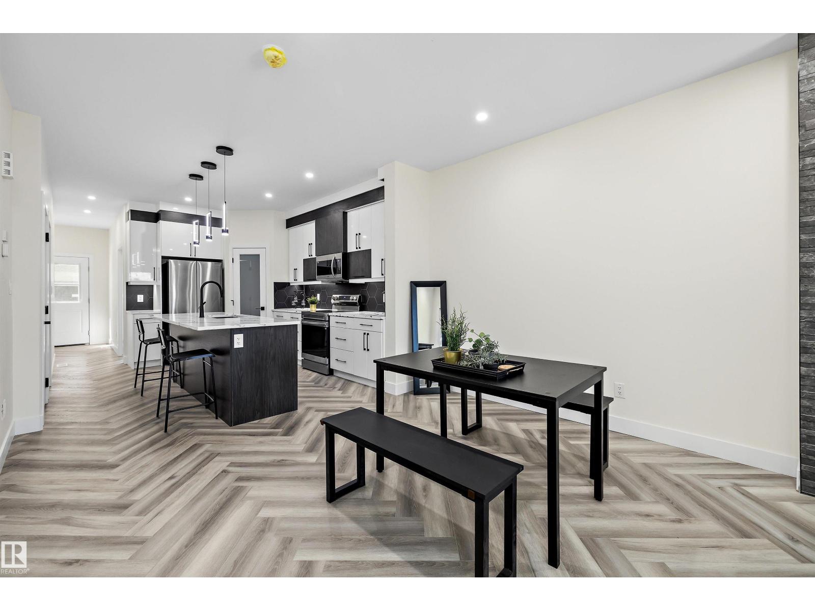 8319 81 AV NW NW - 8