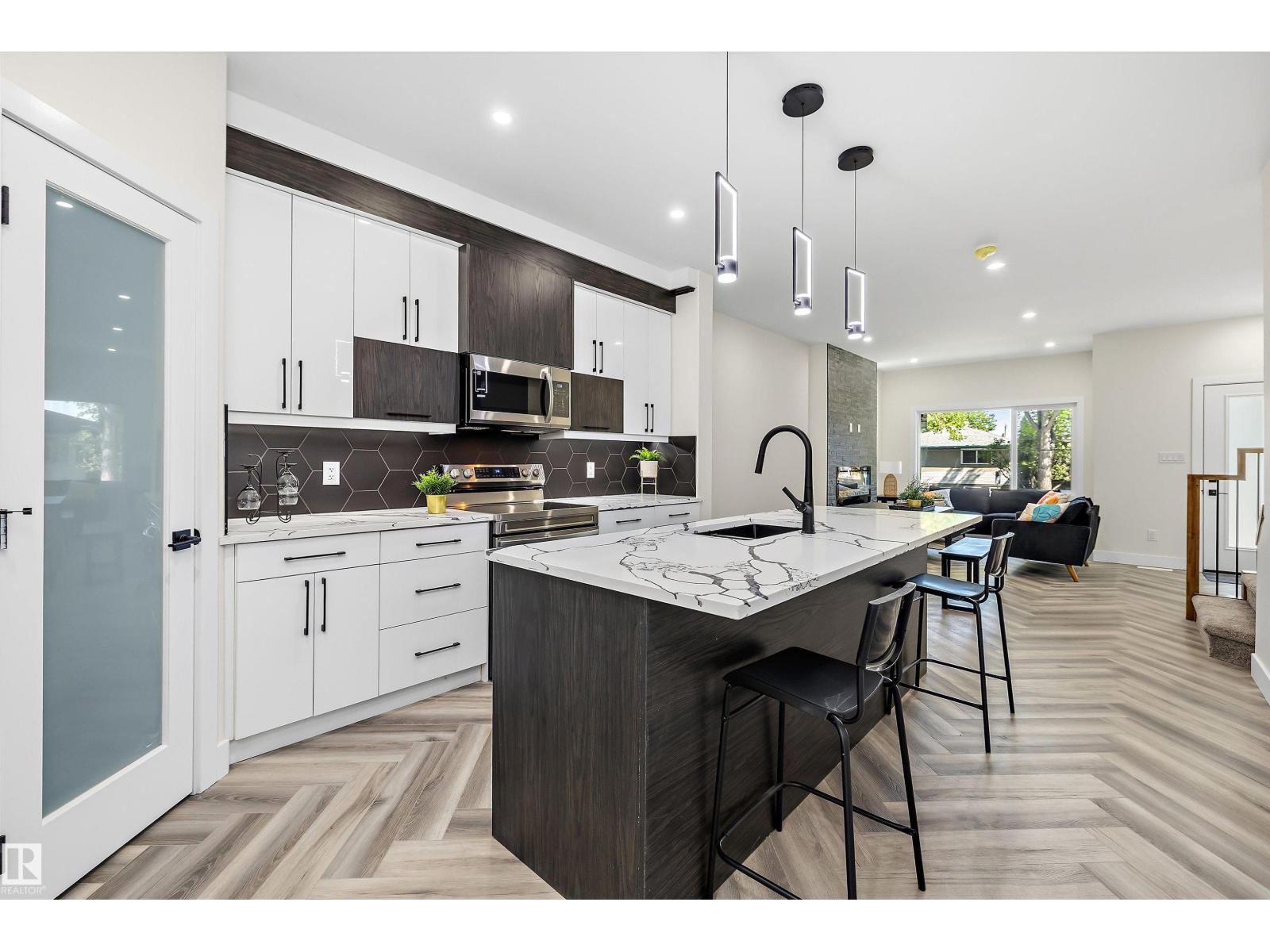 8319 81 AV NW NW - 1