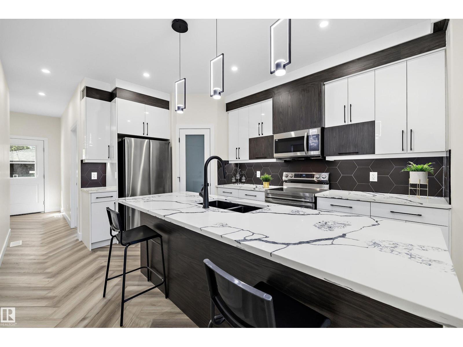 8319 81 AV NW NW - 11