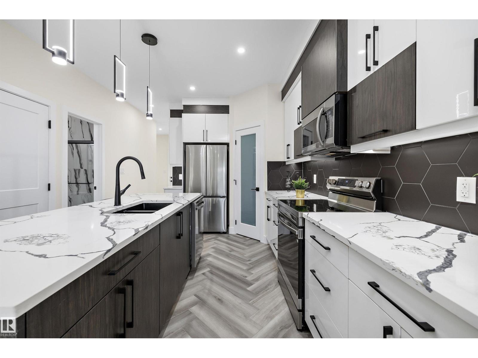 8319 81 AV NW NW - 13