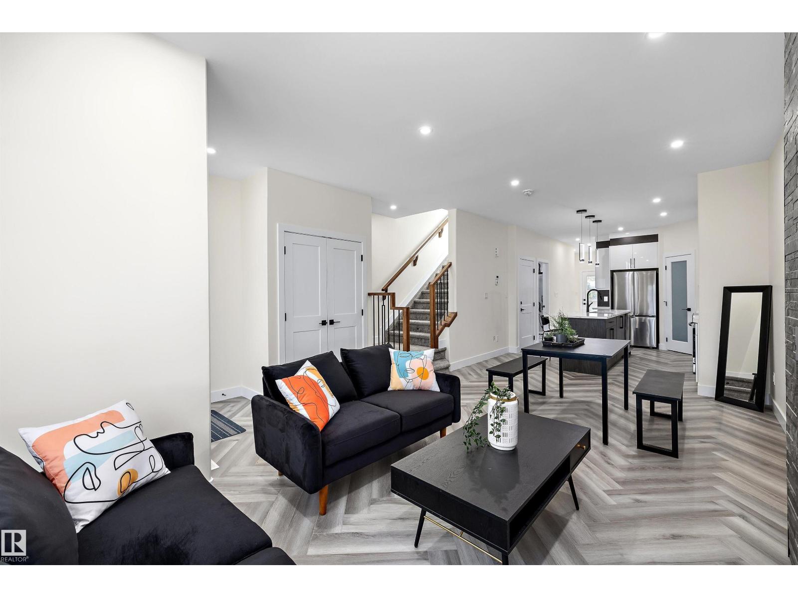 8319 81 AV NW NW - 7
