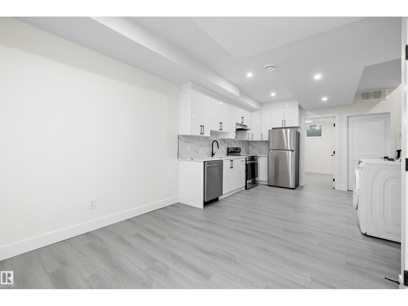 8319 81 AV NW NW - 40