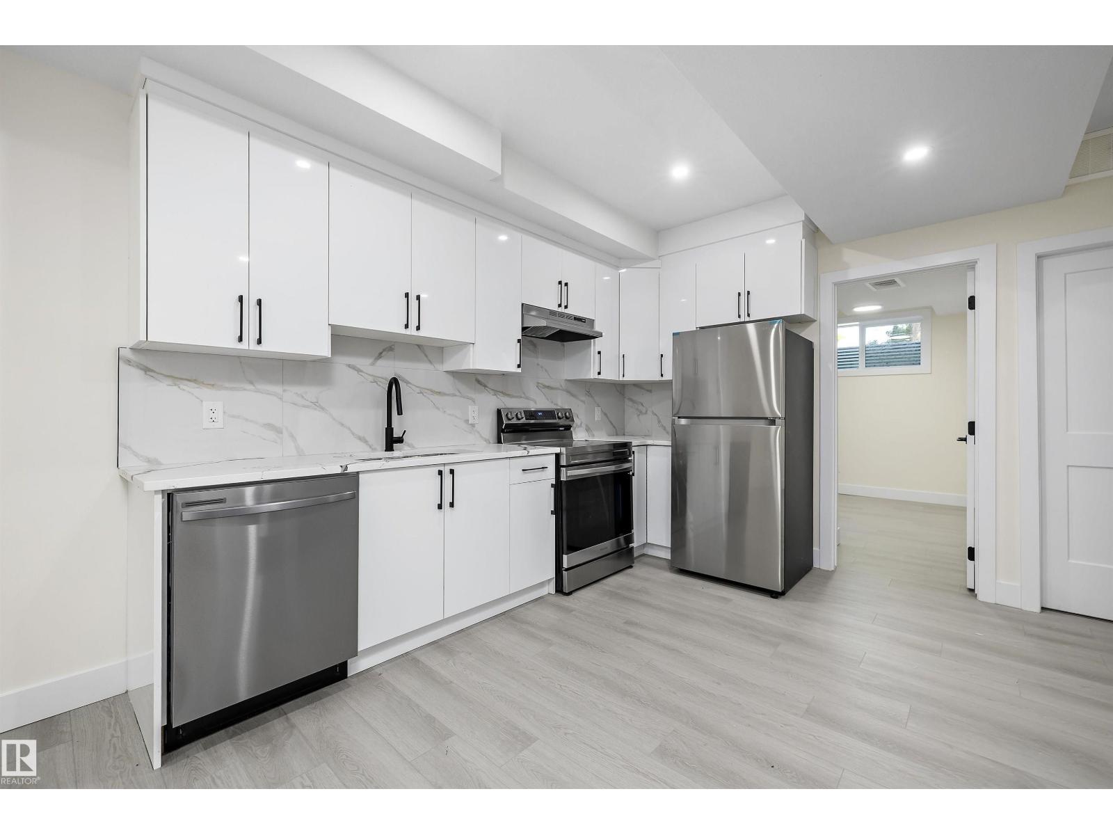 8319 81 AV NW NW - 39