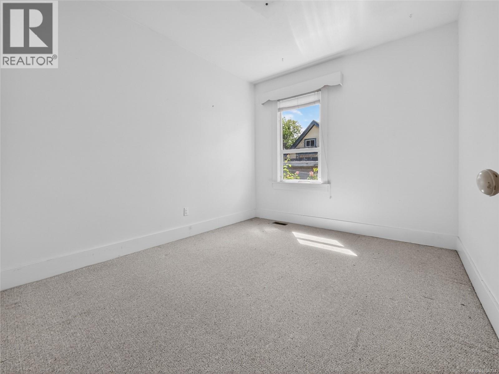 1215 Queens Ave - 19