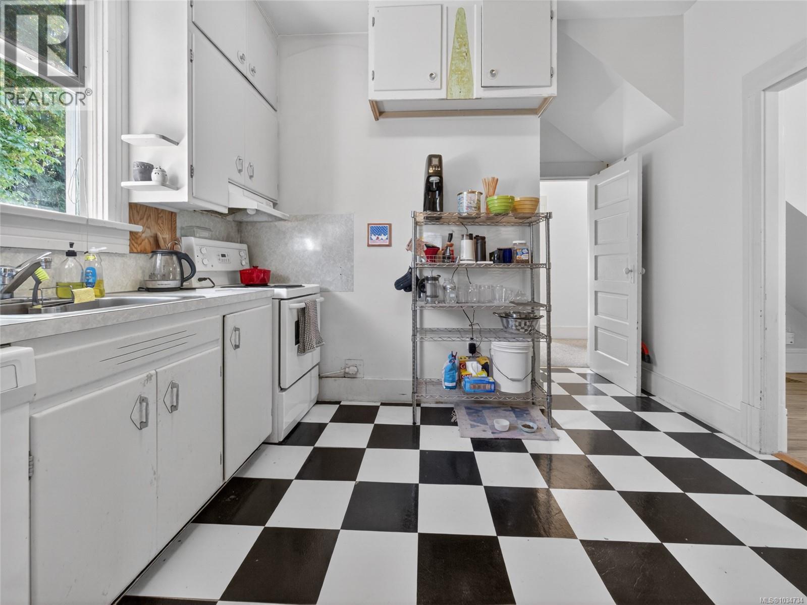 1215 Queens Ave - 15