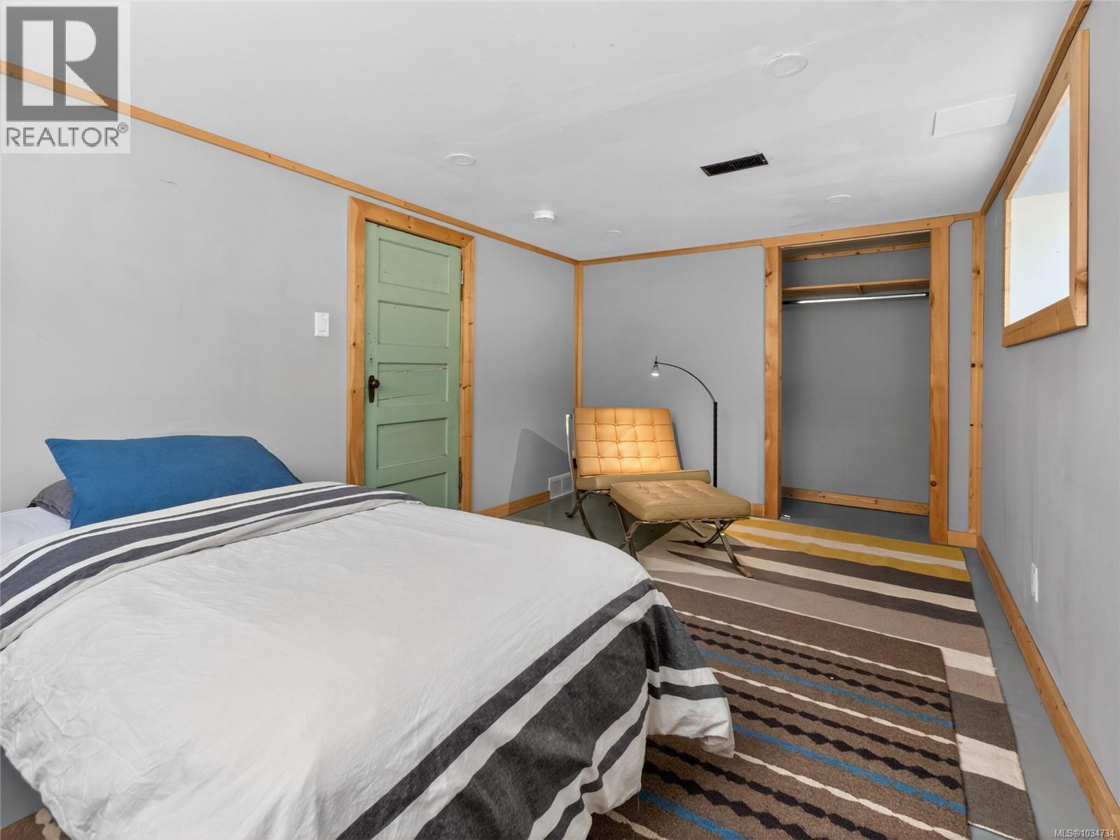 1215 Queens Ave - 33