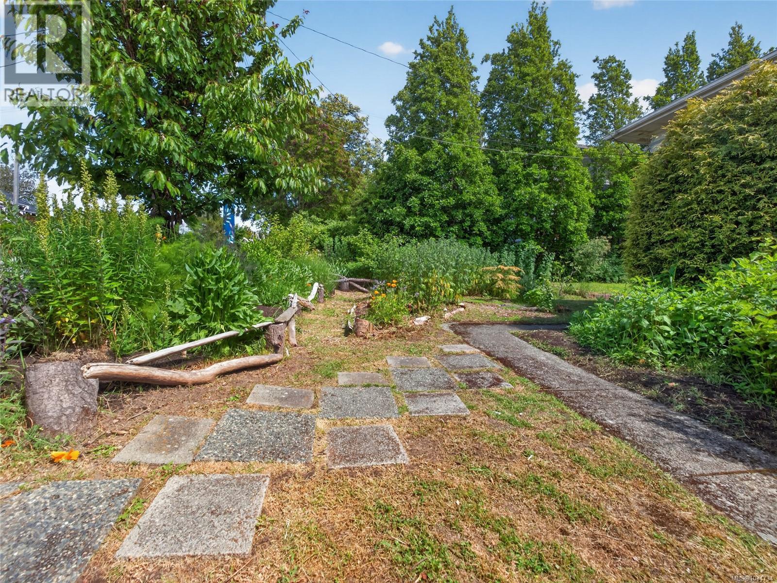 1215 Queens Ave - 44