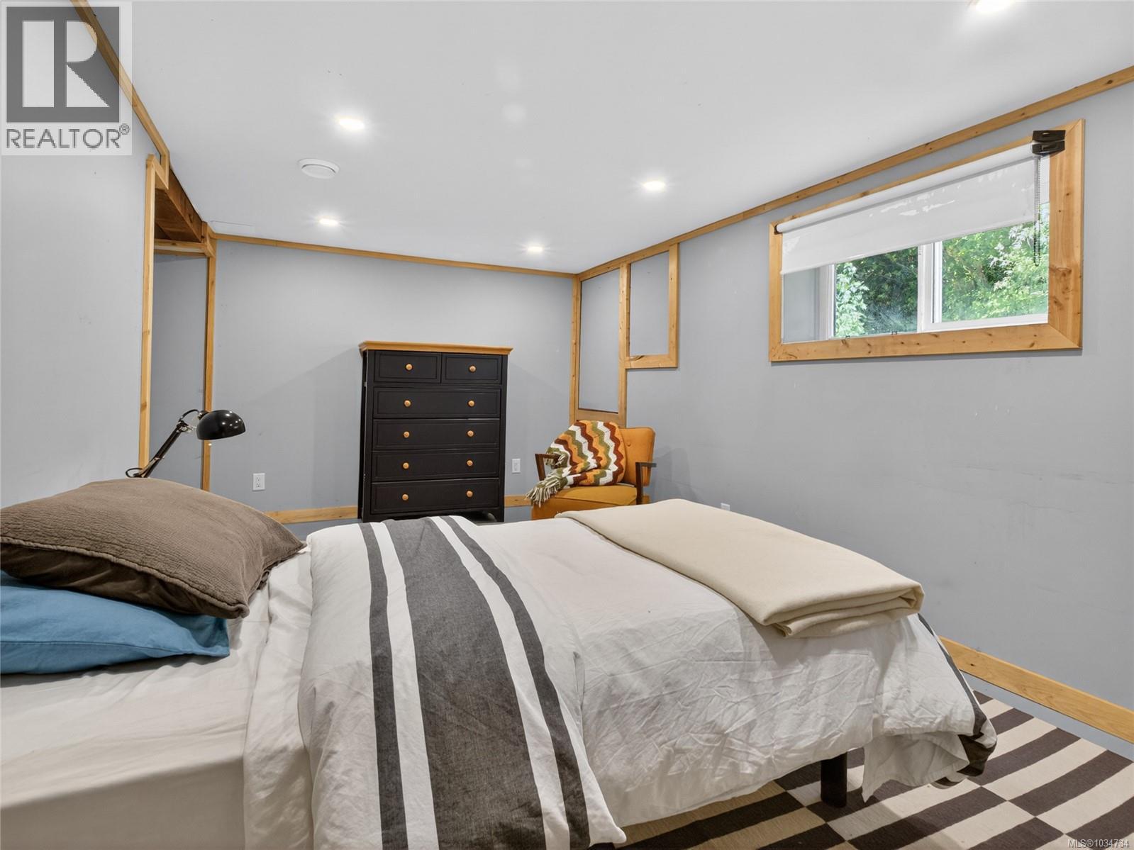 1215 Queens Ave - 34