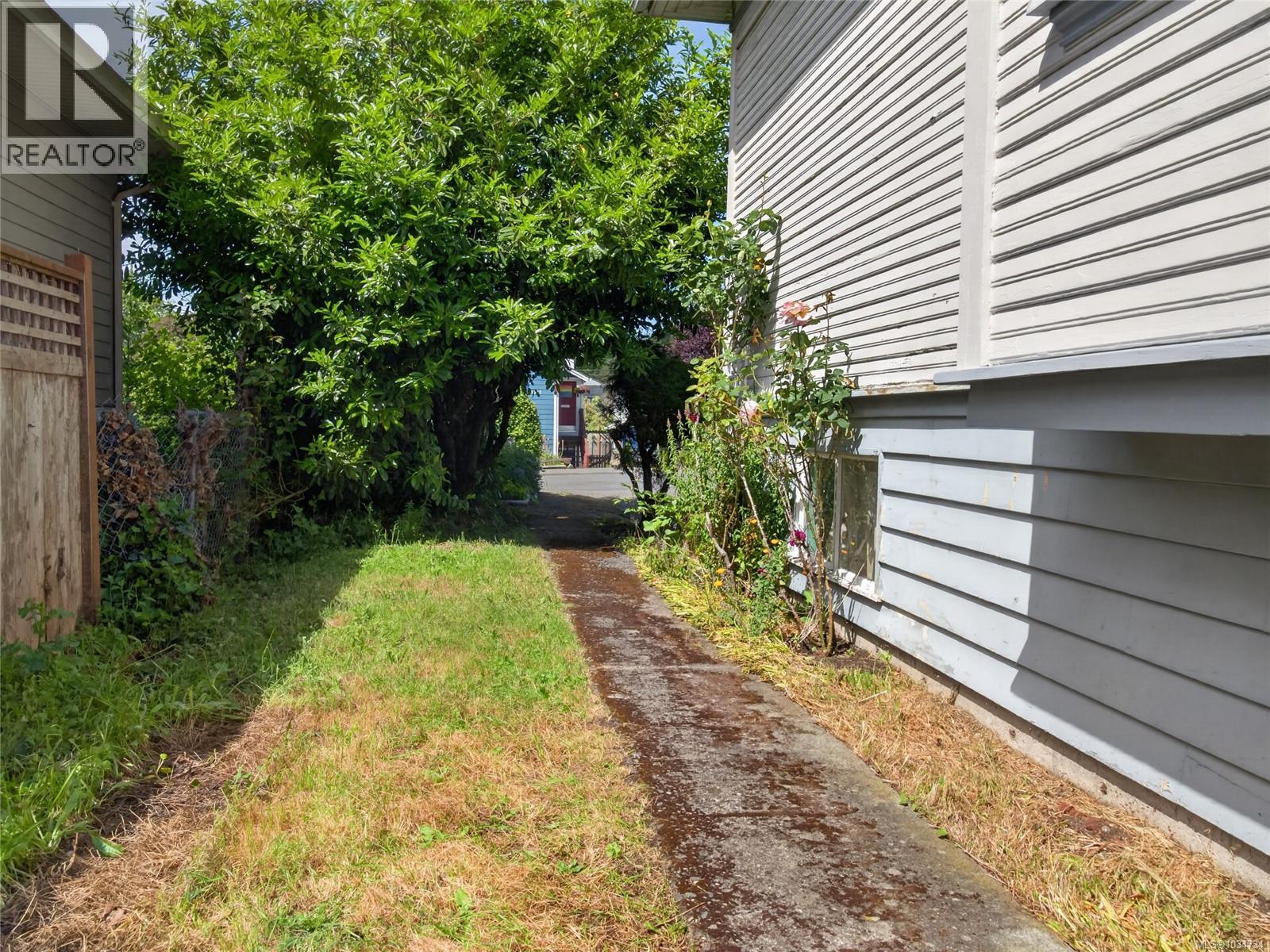 1215 Queens Ave - 50