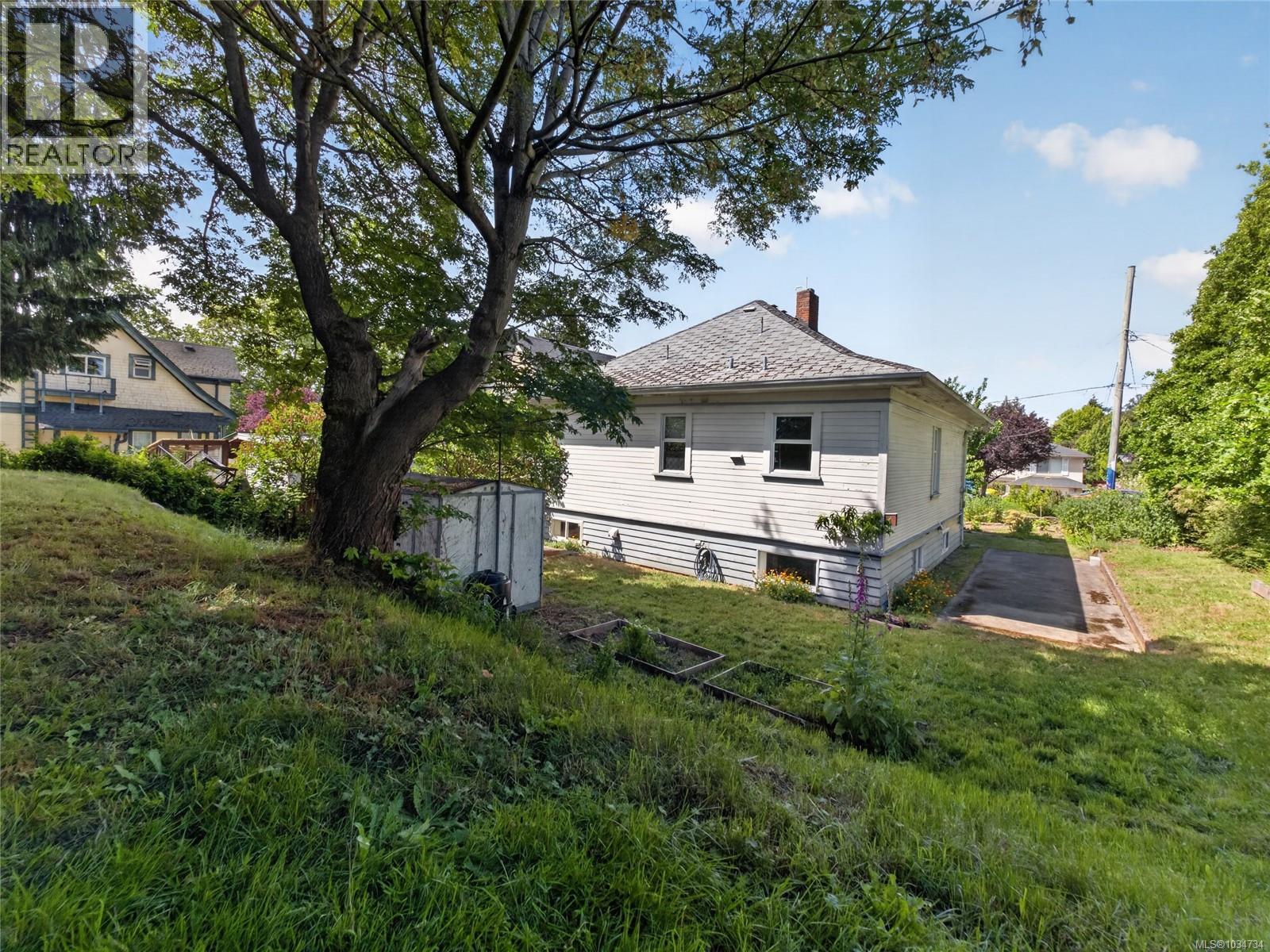 1215 Queens Ave - 47