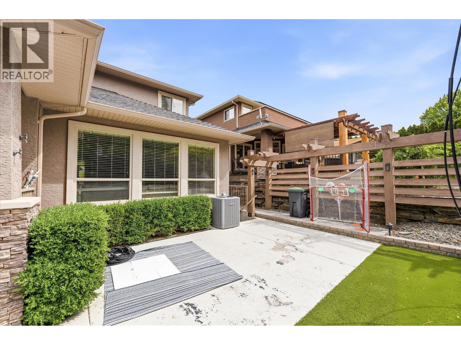 649 QUARRY Avenue - 55
