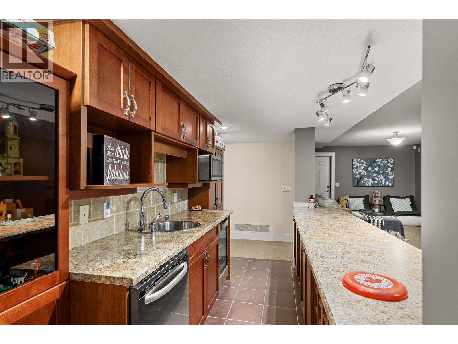 649 QUARRY Avenue - 39