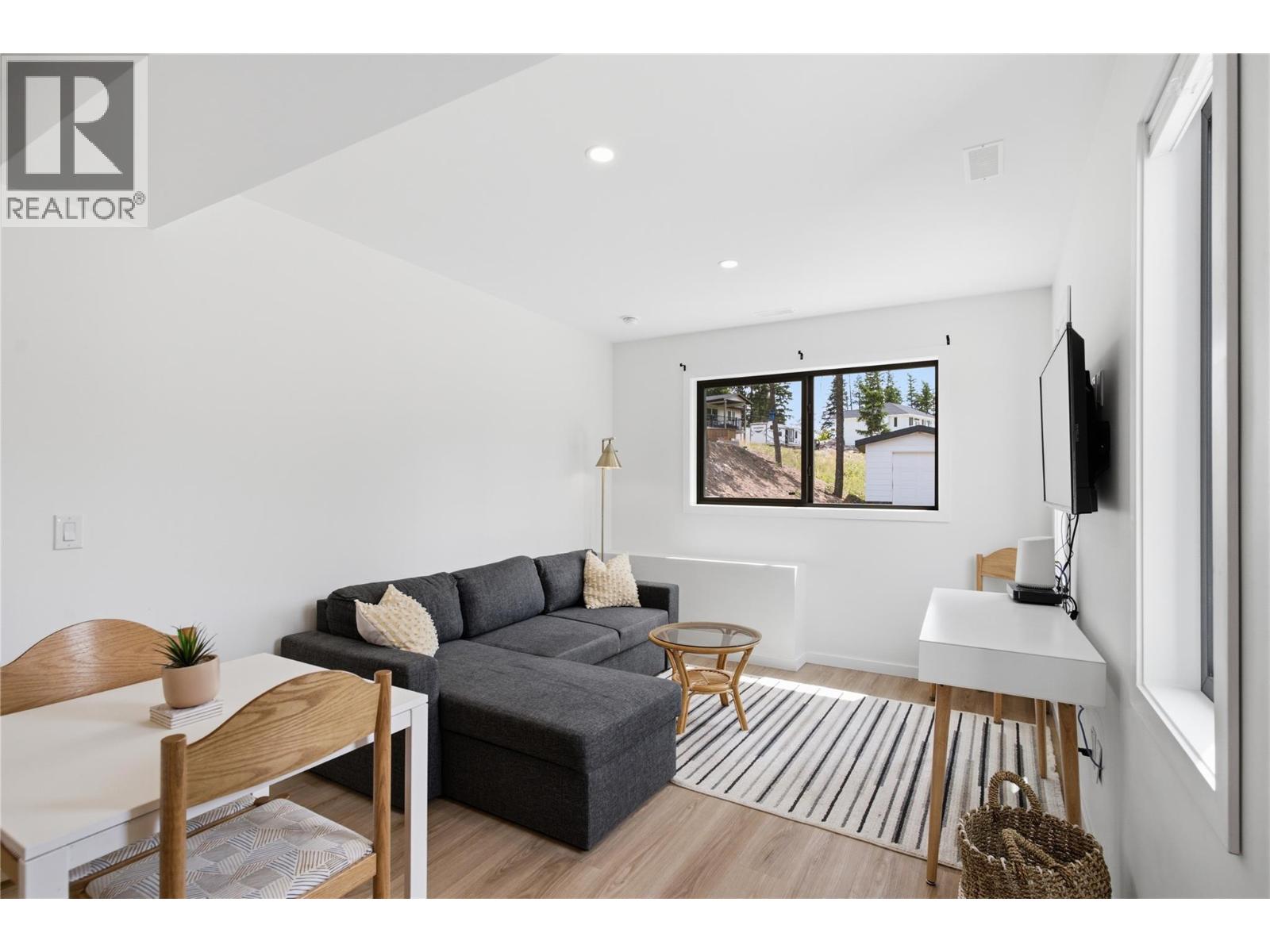 7111 Dunwaters Road, Kelowna