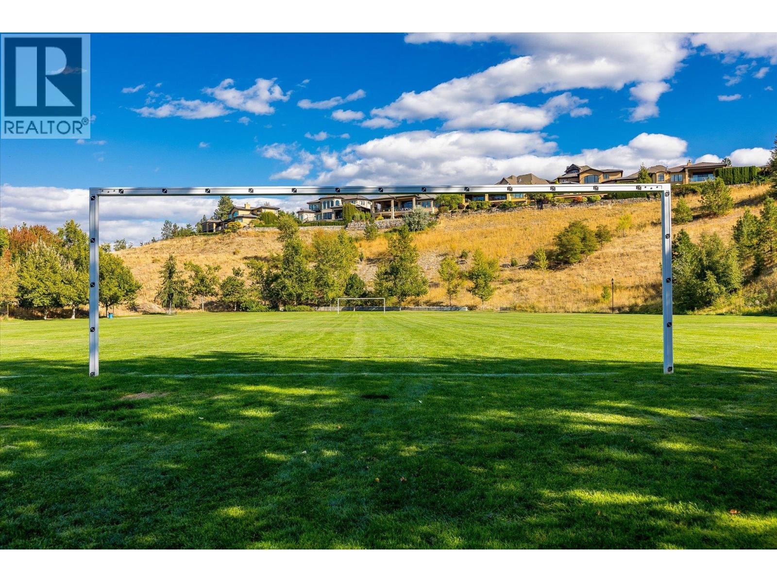 649 QUARRY Avenue - 65