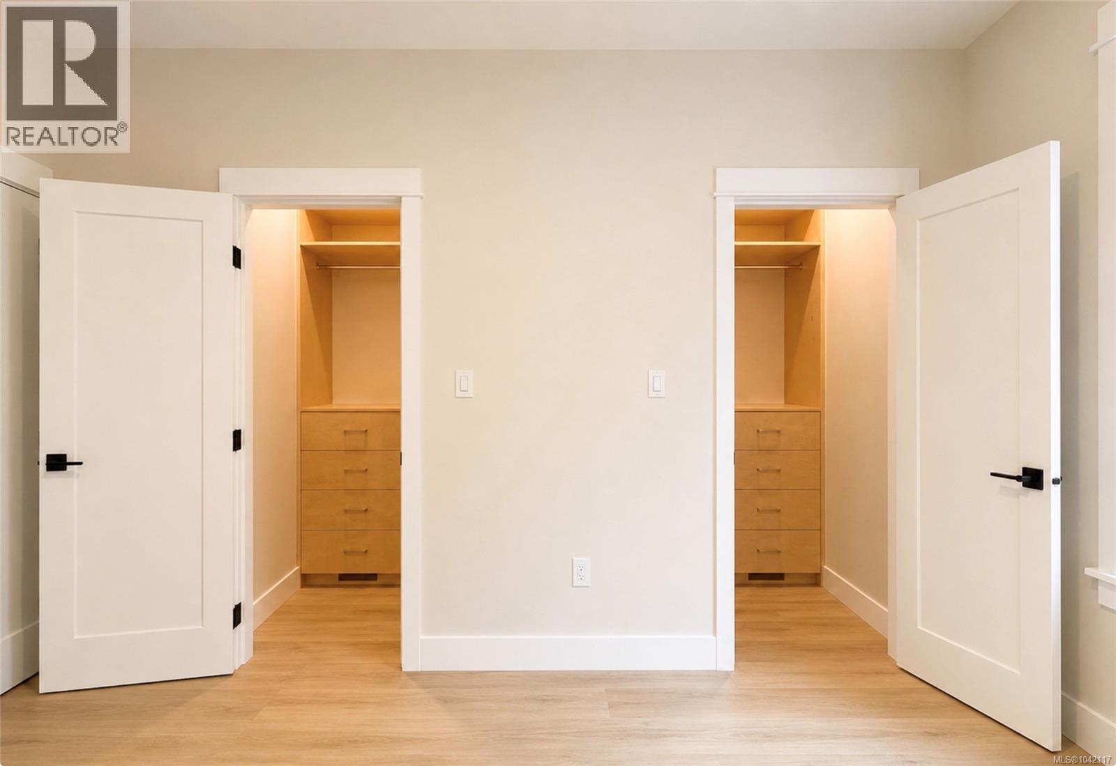 537 Mountain View Dr - 31