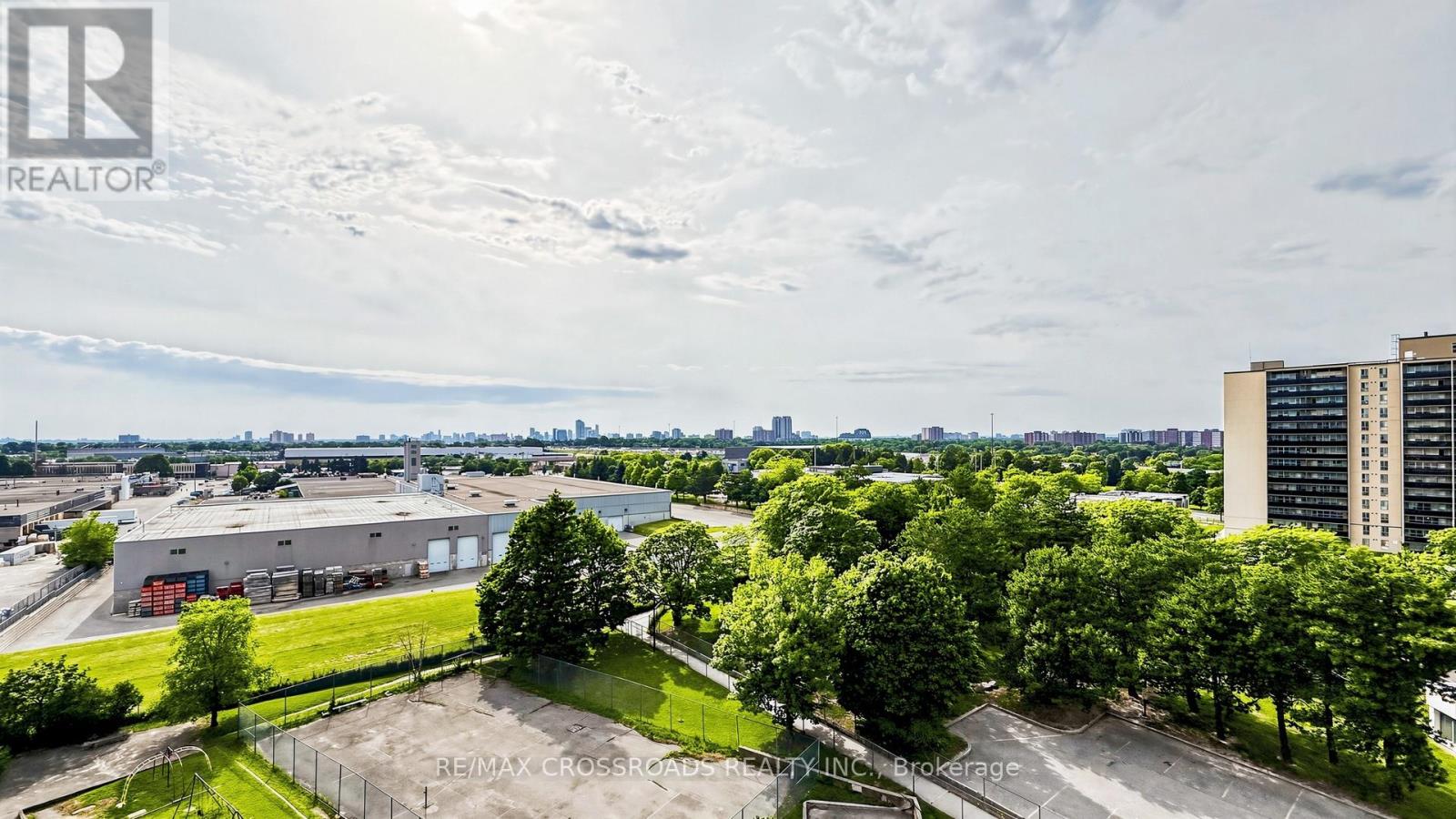 #817 100 DUNDALK DRIVE - 41