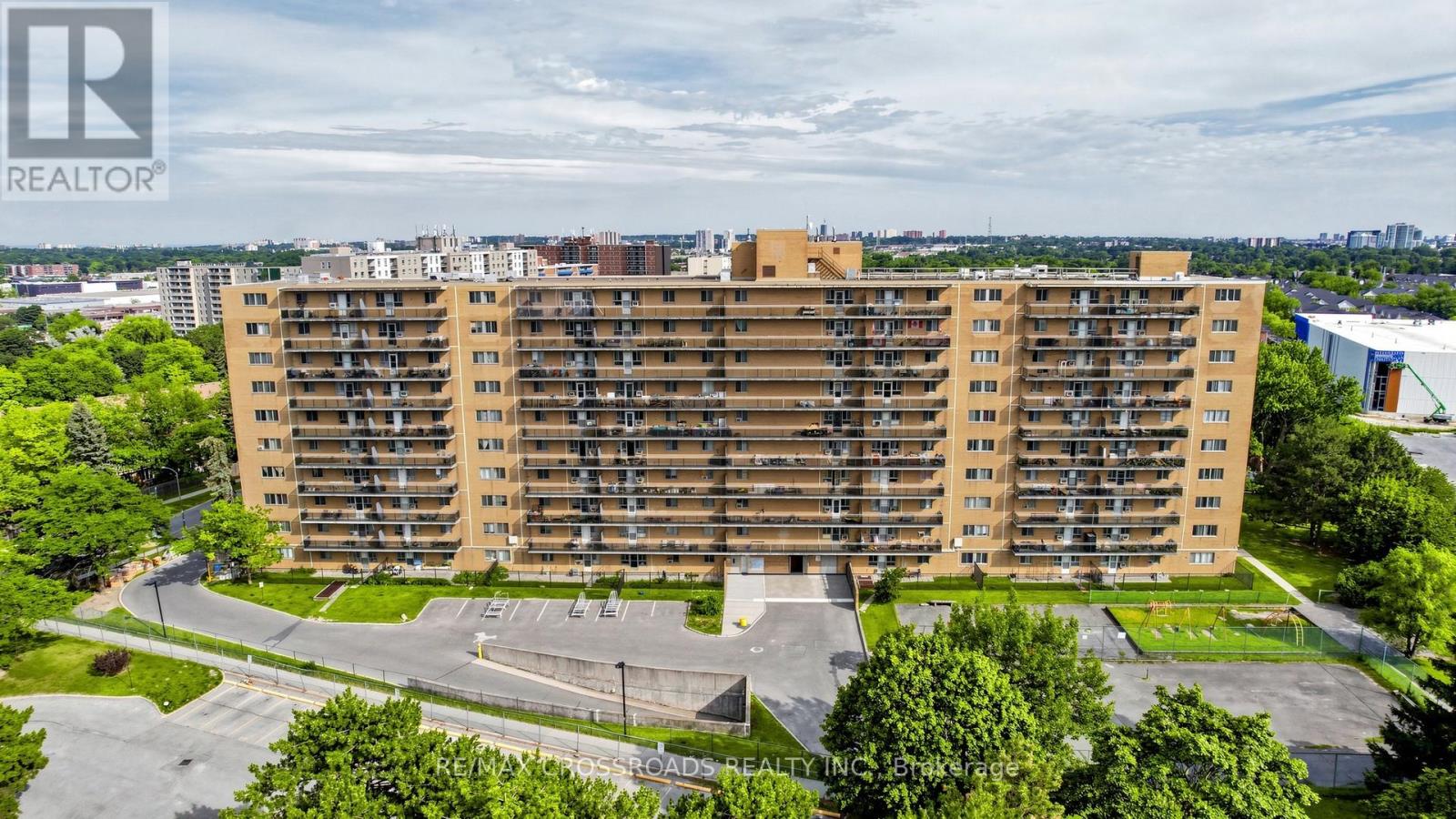 #817 100 DUNDALK DRIVE - 49