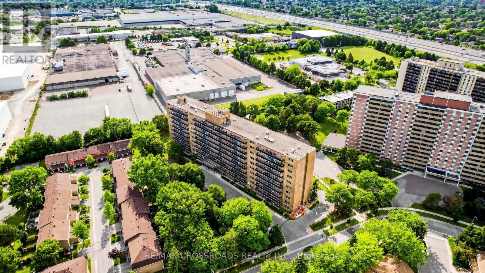 #817 100 DUNDALK DRIVE - 50