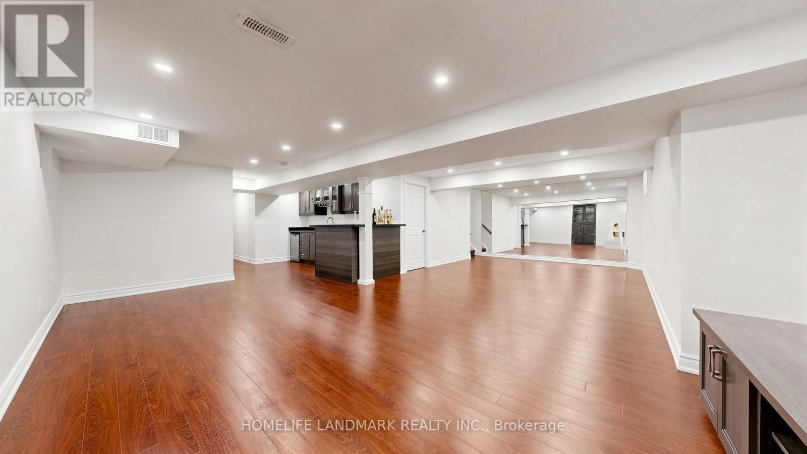 81 PRINCE OF WALES DRIVE - 41