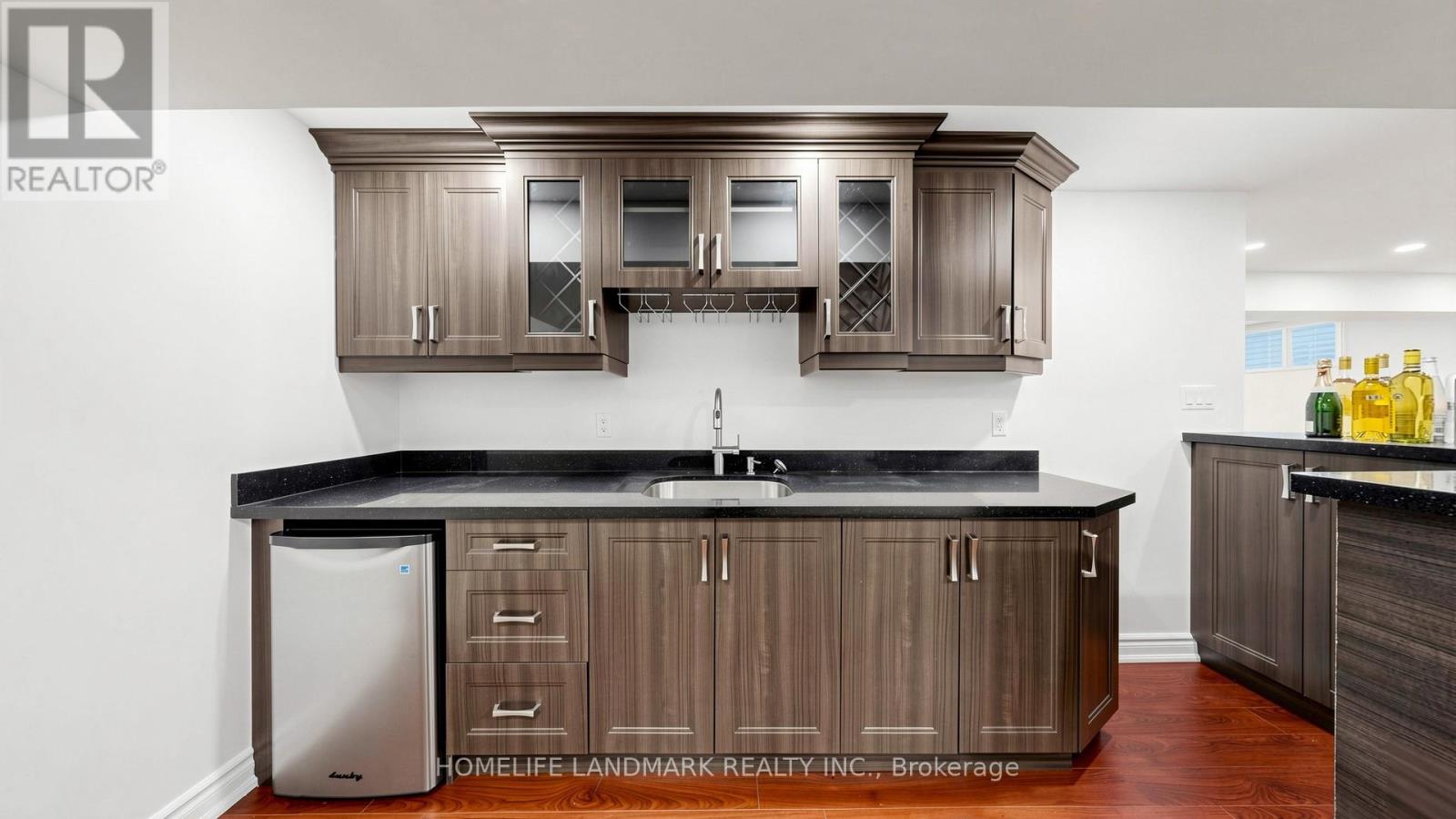 81 PRINCE OF WALES DRIVE - 42