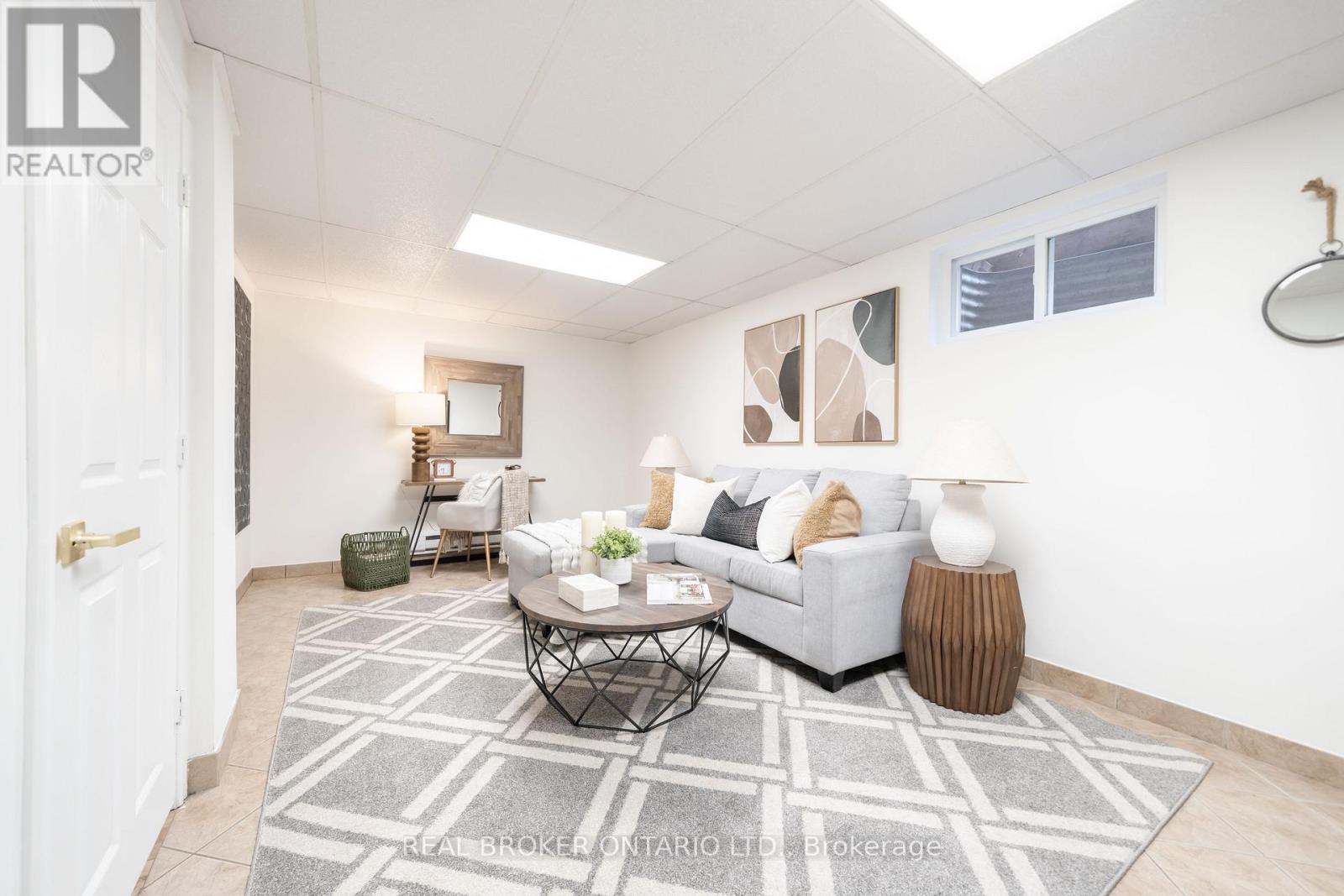 #1 684 DYNES ROAD - 23