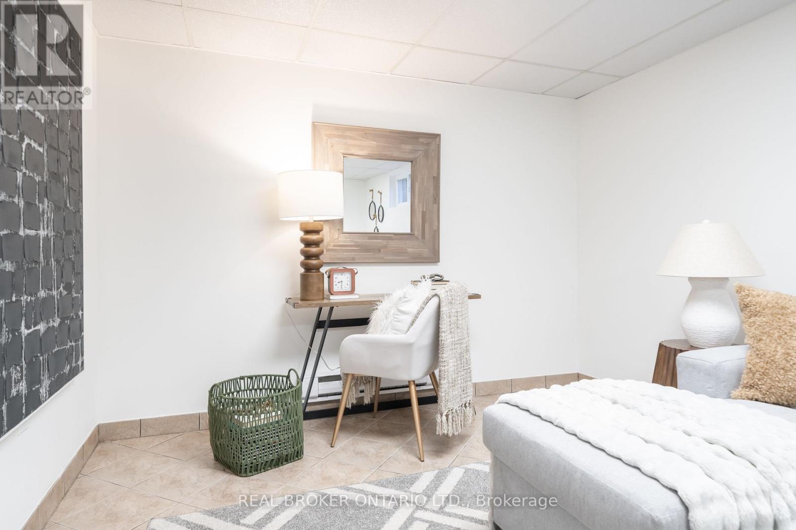 #1 684 DYNES ROAD - 26
