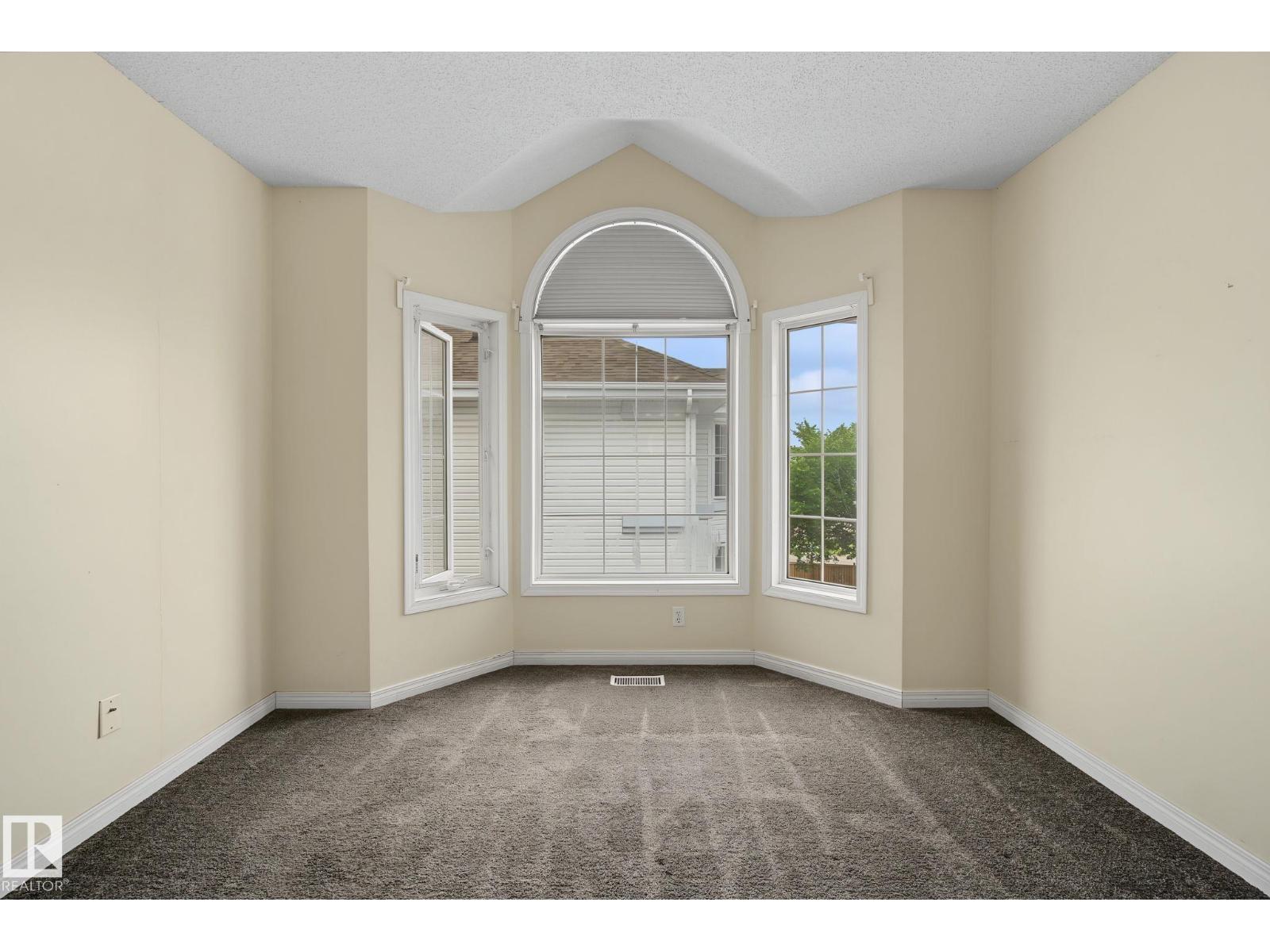 4259 29 AV NW — photo 17