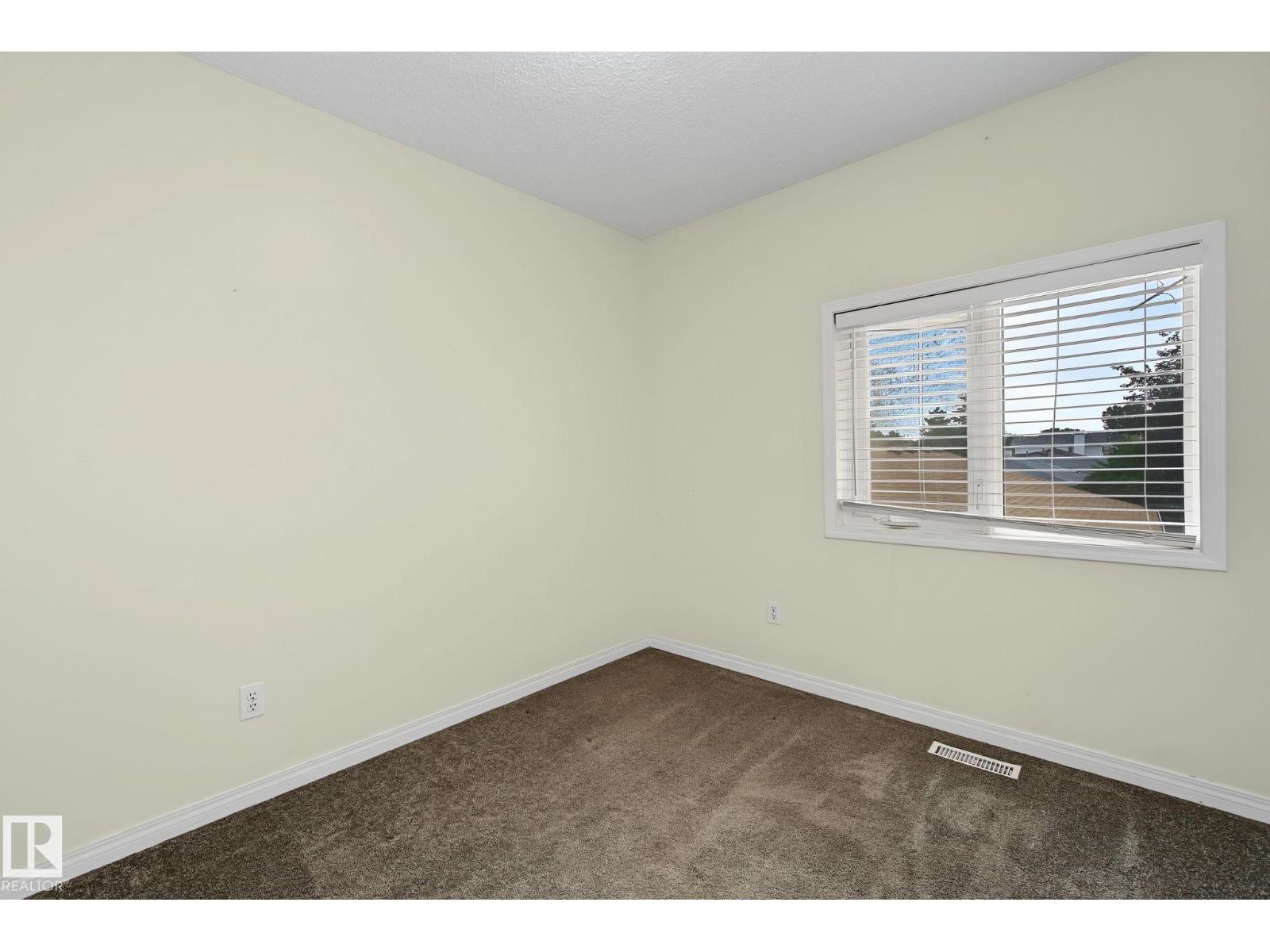 4259 29 AV NW — photo 22