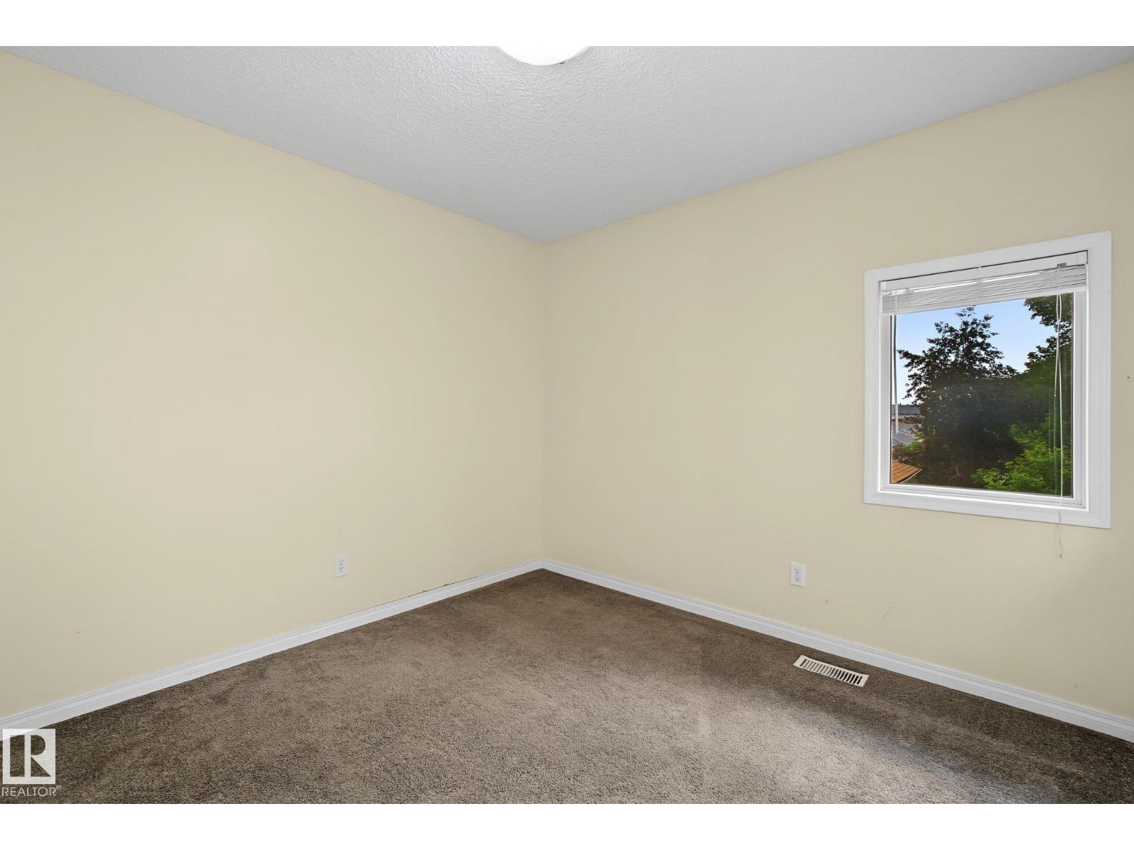 4259 29 AV NW — photo 27