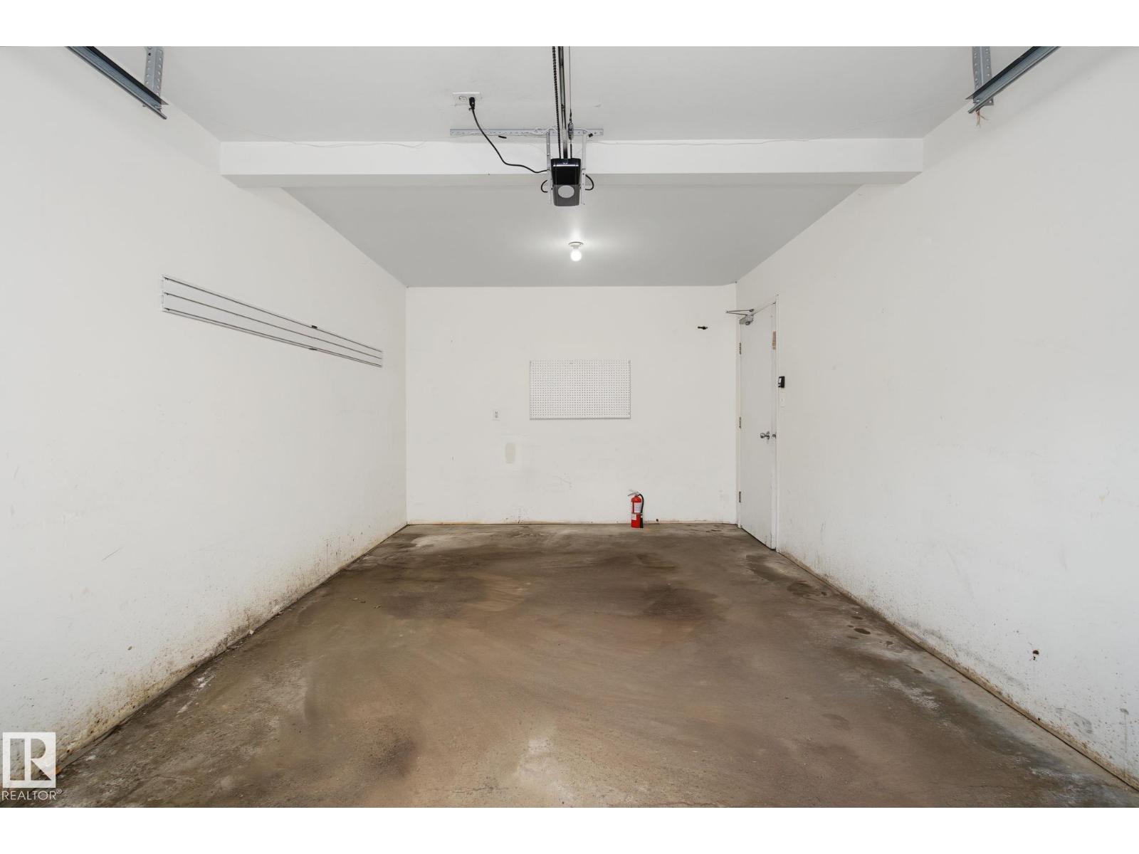 4259 29 AV NW — photo 38
