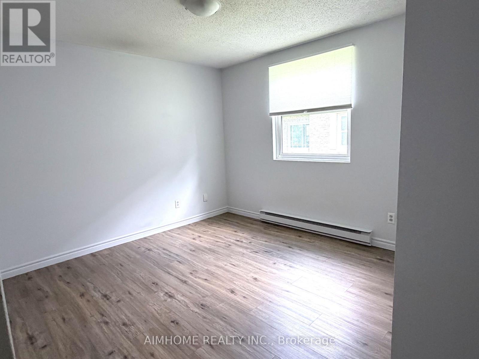 109 WESTMOUNT ROAD N - 5