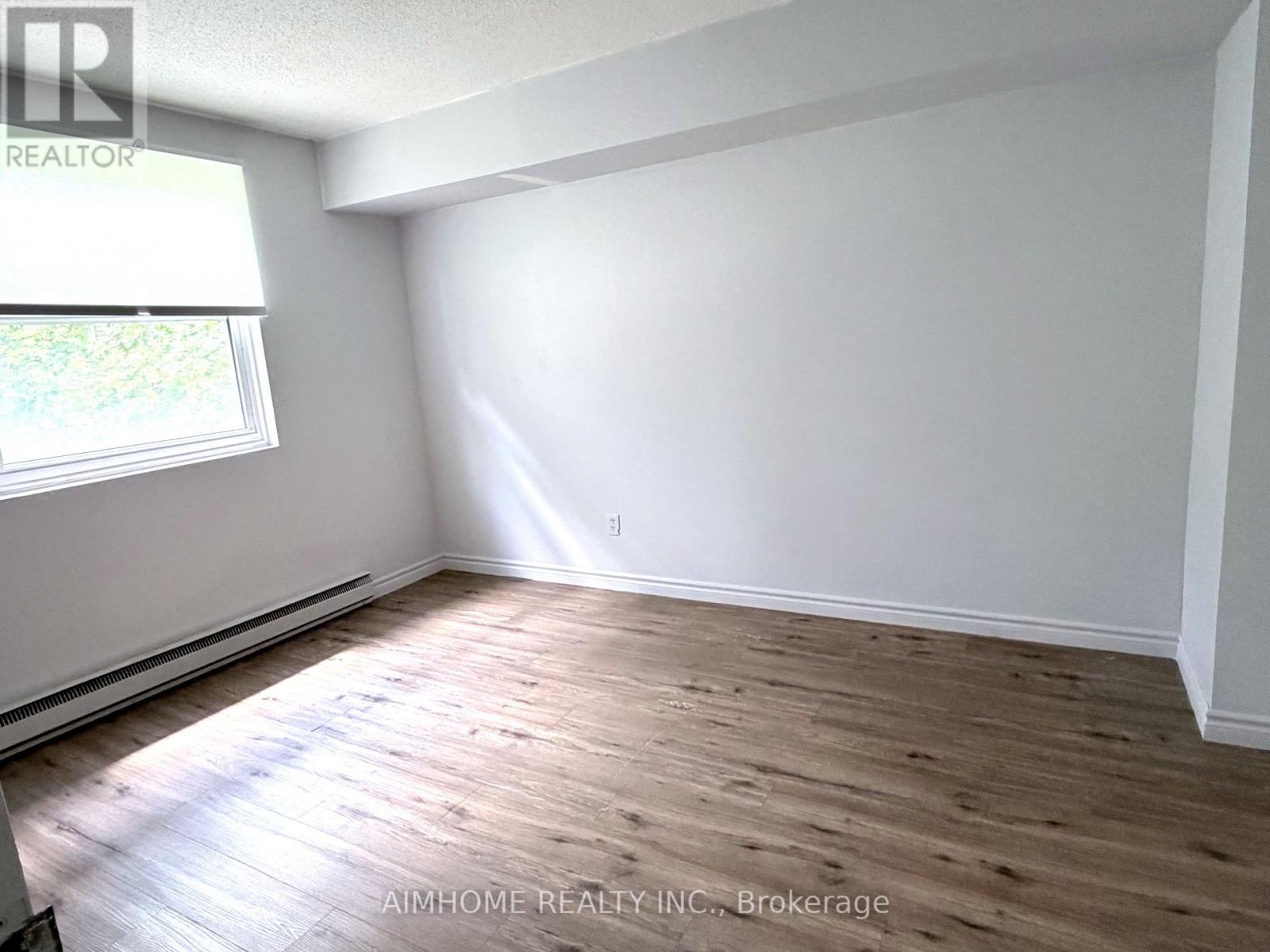 109 WESTMOUNT ROAD N - 6