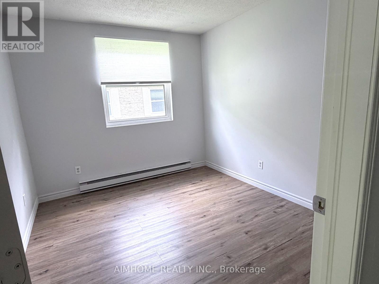 109 WESTMOUNT ROAD N - 7