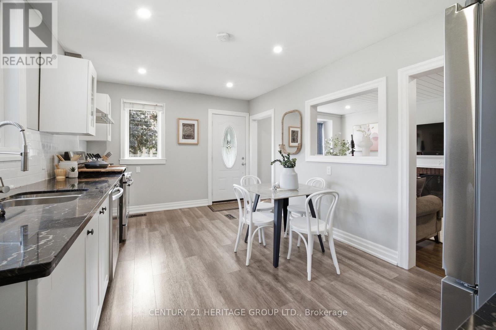 47 BRUCEDALE AVENUE E - 13